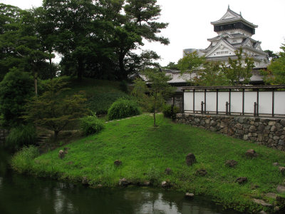 Kokura-jōs donjon viewed from the garden