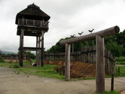 Watchtower and gate into Minami-naikaku