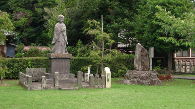 Statue of Nakayama Aiko