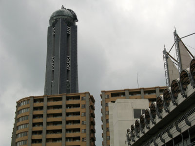 Kaikyō Yume Tower behind a condominium