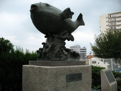 Fugu statue at Kameyama Hachiman-gū