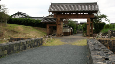 Restored Kita-mon of Hagi-jō on the edge of Horiuchi