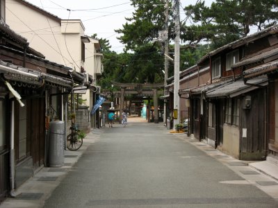 Street leading to Sumiyoshi-jinja in Hamasaki