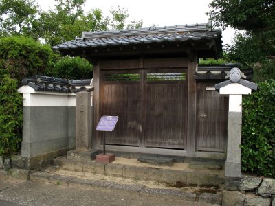Old gate of the former Maebara Issei Residence