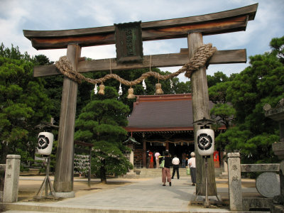 Torii leading to Shōin-jinja's main hall