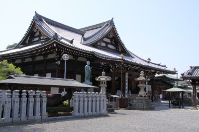 Main hall at Zentsū-ji