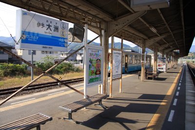Back on the platform at Iyo-Ōzu