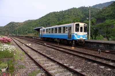One-man train car at Ekawasaki Station