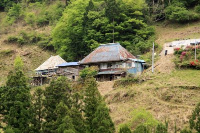 Metal-roofed old farmhouse near Kyōjō