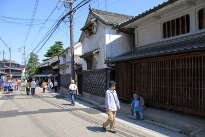 Arimatsu street scene with Hattori warehouse