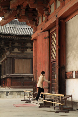 Entering the Kō-dō at Tō-ji