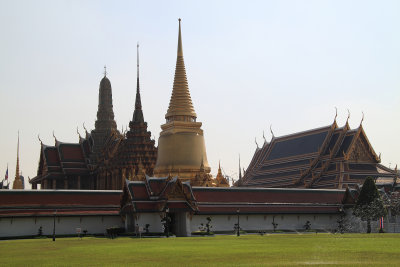 Morning outside Wat Phra Kaew