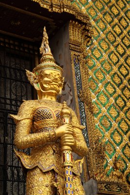 Another guardian figure next to Prasat Phra Dhepbidorn