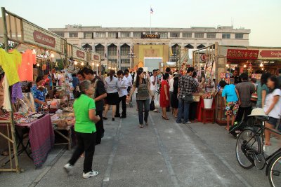 Market outside Bangkok City Hall