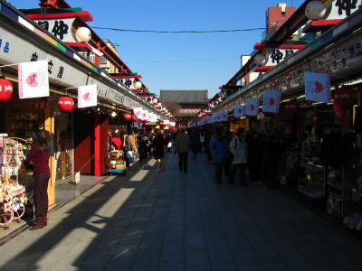 Nakamise-dōri approach to Sensō-ji