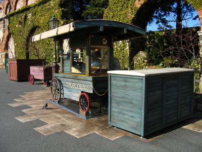 Old-fashioned style popcorn stand