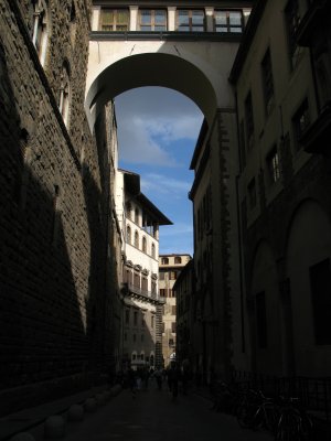 Alley between the Palazzo Vecchio and Uffizi