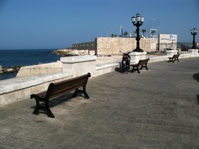 Benches on Molo Sant'Antonio