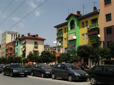 Traffic and bright colors on Bulevardi Zogu I