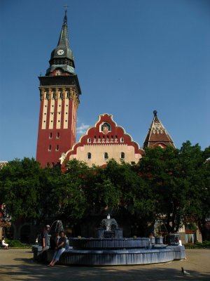 Town Hall and blue Zsolnay ceramic fountain