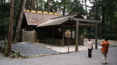 Visitors by the Kaze-no-miya sanctuary