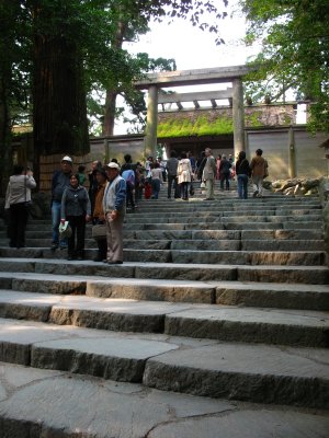 Steps to the Kōtai-jingū Shōgū, Naigū