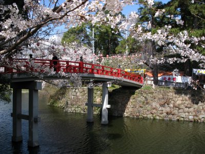 Shinkyō-bashi over the old castle moat