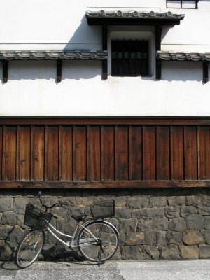 Parked bicycle, Shikemichi