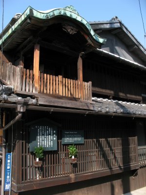 Yanagami (Rooftop shrine)