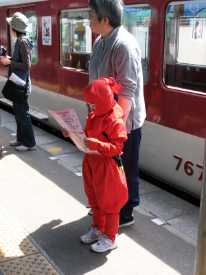 Little ninja on the platform at Iga-shi station