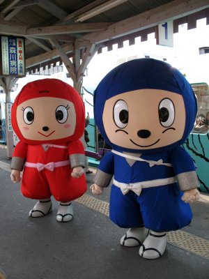 Iga Ueno ninja mascots on the platform
