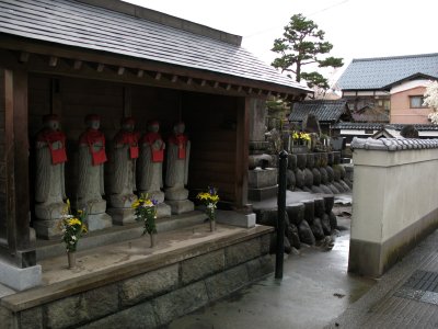 Jizō statues in Tera-machi