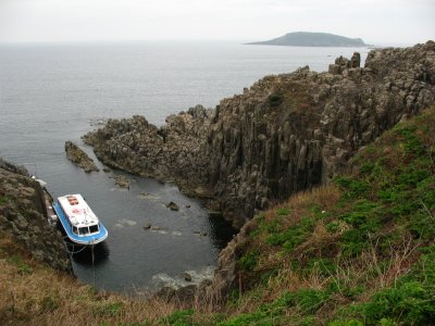 The rocks of Tōjinbō with docked tourist boat