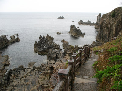 Pathway down into the rocks