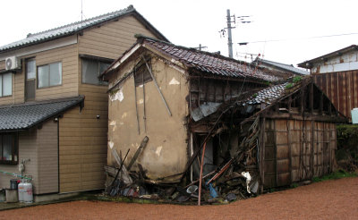Decaying building in Mikuni town