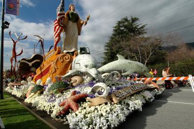 Rose Parade Float Viewing 11