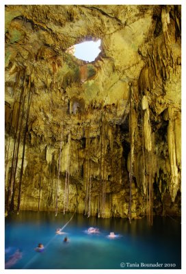 Cenote X'keken in Dzitnup near Valladolid. They let people climb on stalagmites and stalactites ... and break them !!