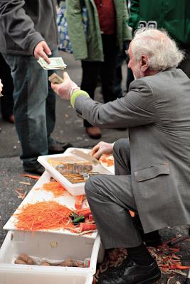 Union Square - Peeling Demonstration