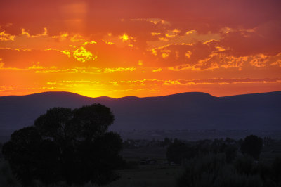 Sunsets & Nevada mountains