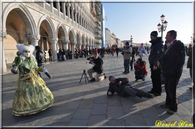 Alain  aux pieds de Violaine.jpg