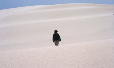 061 Dee in sand dune waves_6007Cr2Ps`0610140847.jpg
