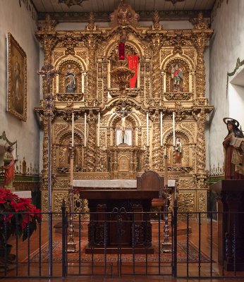 011_400 year old baroque retablo in chapel__6502`1001091339.jpg