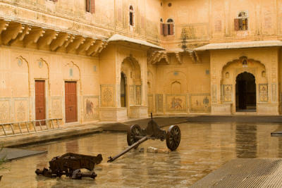 Nahargarh Fort inner courtyard.jpg