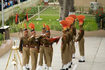 India soldiers with flag at border ceremony.jpg
