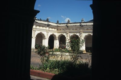 Antigua, Universidad de San Carlos