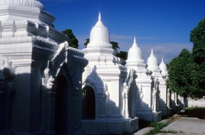 Kuthodaw Pagoda, World's largest book