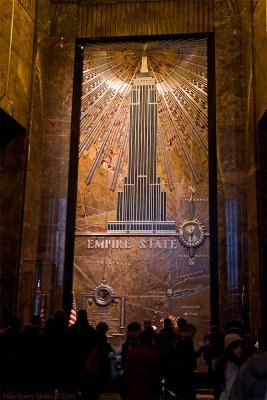 Empire State Building, here starts the queuing...