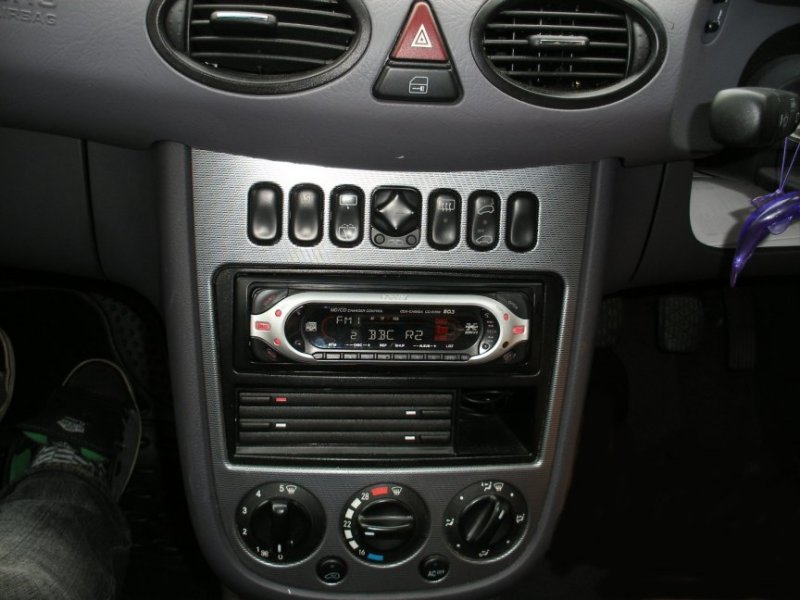 Black Mercedes A Class 03 Reg Radio.jpg