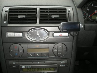 parrot in Mondeo with display attatched 2.jpg