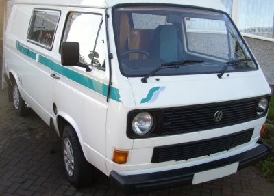 WHITE VW TRANSPORTER FRONT J REG.jpg
